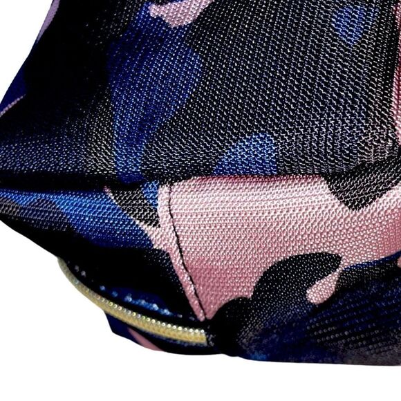 Scunci Mod Camouflage Travel Bag - Picture 13 of 13